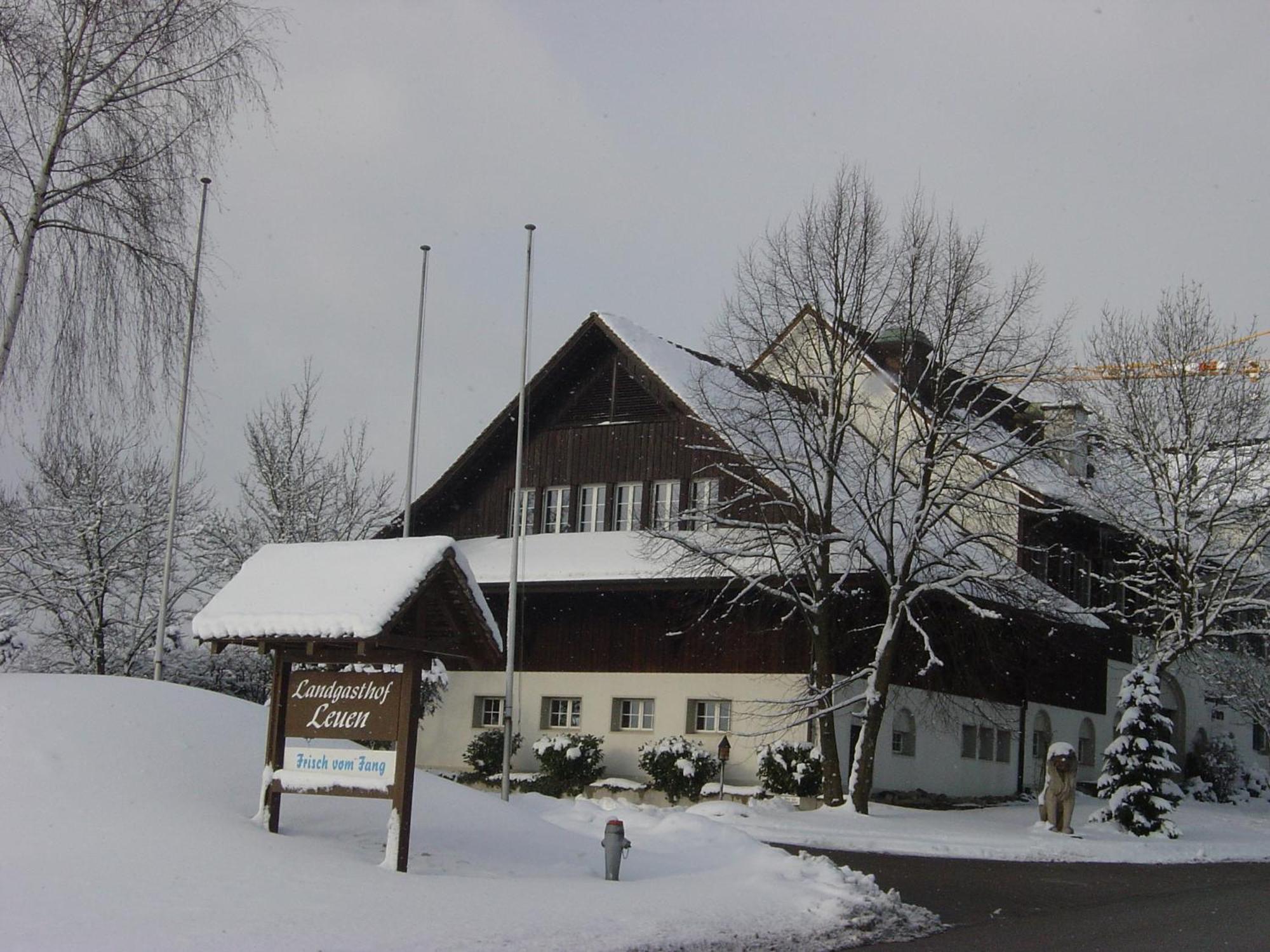 Landgasthof Leuen Hotel Waldegg bei Uitikon Exterior photo